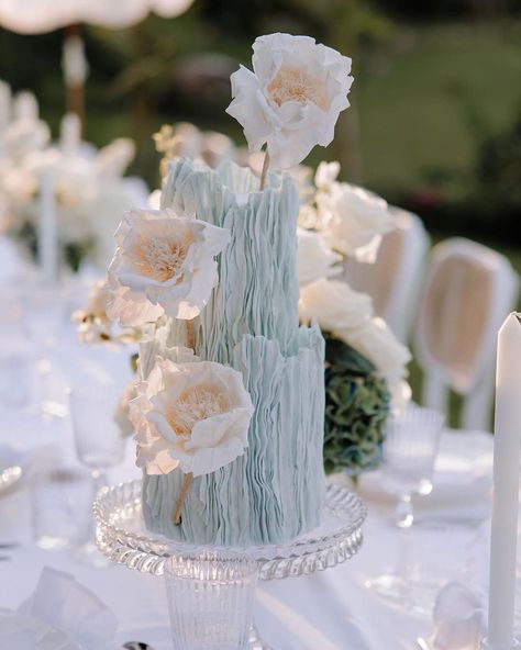 Unforgettable 👉🏼 @thecakethatateparis “So this cake was a 2 in one 🙌 beautiful hand made wafer paper flowers one minute and cute sparkly sequin heart the next! The pale blue ruffles went so perfectly with the table set up and the inside was white chocolate mud with blueberries and pale blue buttercream…..to match of course!” @pipiandpalm @ivyandbleuevents #goldcoastweddings #weddingcakes #thecakethatateparis #cakecakecake Blue Wedding Cakes, Pale Blue Wedding, Lollipop Cake, Cake Design Inspiration, White Birthday Cakes, Blue White Weddings, Wafer Paper Flowers, Beautiful Cake Designs, Wedding Cakes Blue