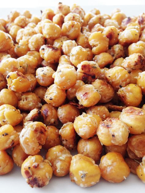 Garlicky Parmesan & Rosemary Roasted Chickpeas — The Skinny Fork Recipe Chickpeas, Chickpeas Recipe, Healthy Snack Alternatives, Parmesan Recipe, Candida Diet, Chickpea Recipes, Think Food, Roasted Chickpeas, Garlic Parmesan