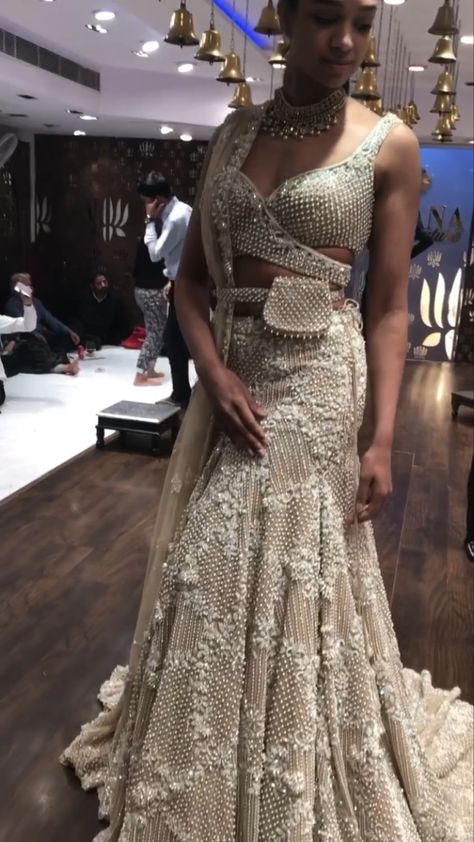 Fitted Lehenga, Fishtail Lehenga, Wedding Outfits Indian, Golden Lehenga, Grey Lehenga, Dress Designs For Stitching, Fish Cut, Designer Bridal Lehenga Choli, Heavy Dresses