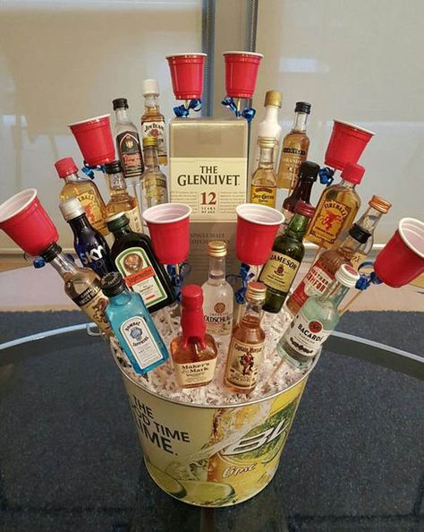 Top Christmas Hamper Ideas - Christmas Celebration - All about Christmas Liquor Baskets, Liquor Ideas, Booze Bouquet, Alcohol Bouquet, Liquor Gift Baskets, Liquor Bouquet, Man Bouquet, 21st Birthday Presents, Liquor Gifts