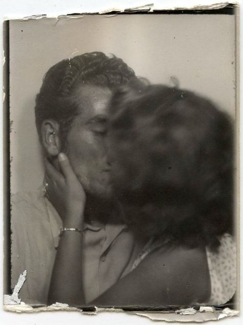 1950s... Spotify Playlist Cover, Old Fashioned Love, Vintage Photo Booths, Photobooth Pictures, Photos Booth, Vintage Romance, Best Photo Poses, Photo Poses For Couples, Old Love