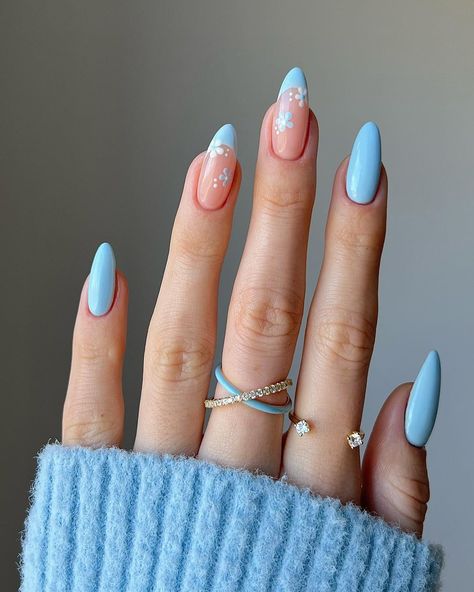 40 Best 2023 Nails to Inspire You Summer Almond Nails 2024, Nails For Europe Trip, Eid Nails, Nails Paint, Sky Blue Nails, February Nails, Nagel Tips, Simple Gel Nails, Smink Inspiration