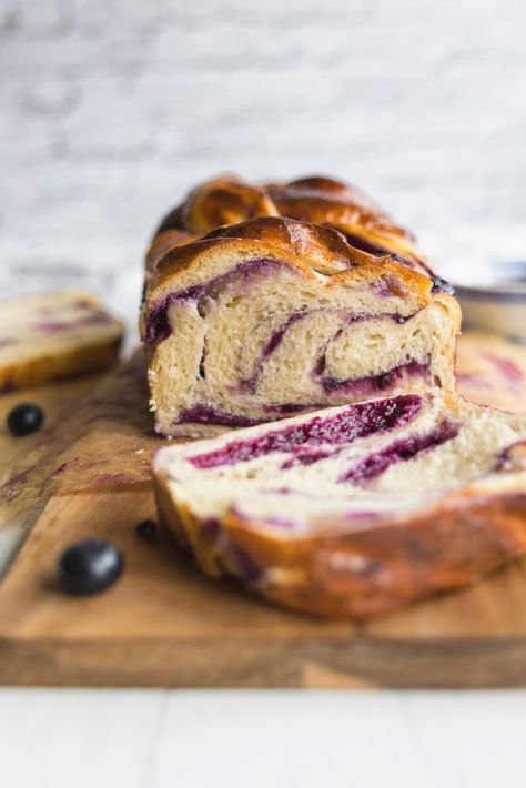 Blueberry Cream Cheese Babka - RECIPE - nobizlikedoughbiz Cheese Babka Recipe, Blueberry Cream Cheese Filling, Cream Cheese Babka, Cheese Babka, Babka Bread, Ukrainian Food, Babka Recipe, Blueberry Cream Cheese, Ukrainian Recipes