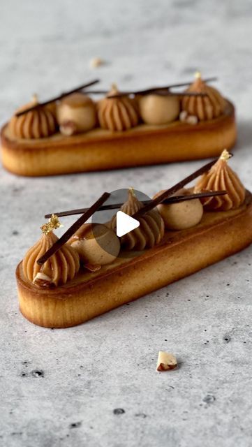 Tart Plating, Salted Caramel Tartlets, Tartlets Dessert, Salted Caramel Tarts, Caramel Tartlets, Salted Caramel Chocolate Tart, Caramel Hazelnut, Mini Tart Recipes, Salted Caramel Tart