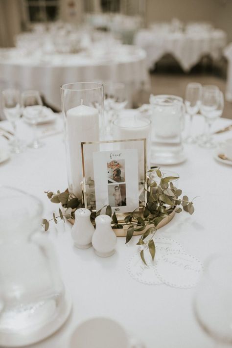 Cute Simple Wedding Centerpieces, Picture Frame Wedding Centerpiece, Minimal Decor Wedding Table, Name Card Holders Wedding, Simple Guest Table Wedding, Minimal Table Centerpieces Wedding, Wedding Centerpieces Photos, No Candle Wedding Centerpieces, Wedding Centerpiece Photos