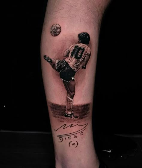 Maradona Tattoo, Messi Tattoo, Football Tattoo, Messi Argentina, Leg Tattoo Men, Sister Tattoos, Leg Tattoos, Lionel Messi, Skull Tattoo