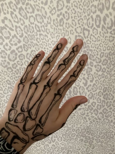 Skeleton Hand Drawing Tutorial, Skelly Hand, Halloween Skeleton Makeup, Skull Hand Tattoo, Hidden Art, Art Journal Prompts, Frog Tattoos, Amazing Halloween Makeup, Graffiti Style Art