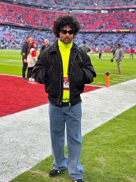 Afro Fade Haircut, Afro Fade, Serge Gnabry, Fade Haircut, Men Fits, Most Beautiful Man, Soccer Players, Fashion Inspo Outfits, Rain Jacket