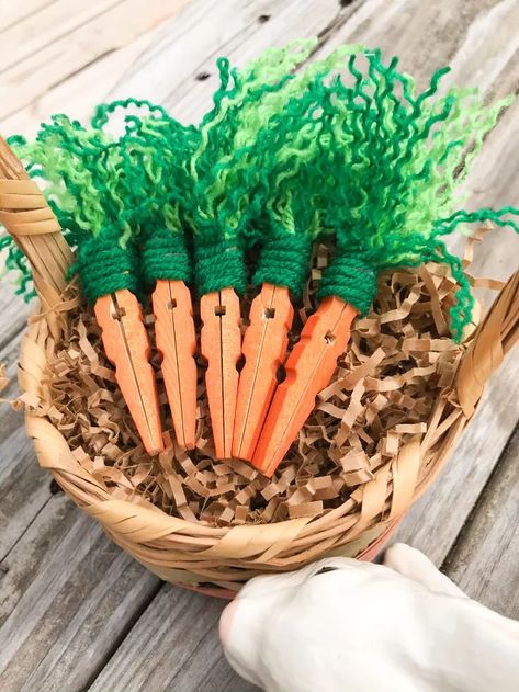 Carrot Crafts, Easter Vignettes, Carrot Craft, Wooden Clothespin Crafts, Little Farmhouse, Sweet Carrot, Easter Craft Decorations, Wooden Clothespins, Spring Easter Crafts