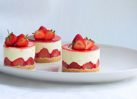 Strawberry and elderflower fraisiers Fraisier Recipe, Fraisier Cake, Great British Chefs, Small Cakes, Small Desserts, Fancy Desserts, Mini Desserts, Trifle, Pavlova