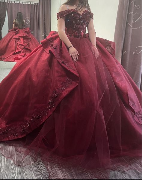 Burgundy Quince Dress, Burgundy Quince Dresses, Dark Red Quinceanera Dresses, Black Quince Dress, Quinceanera Inspiration, Burgundy Quince, Red Quinceanera Theme, Masquerade Quince, Red Quince Dress