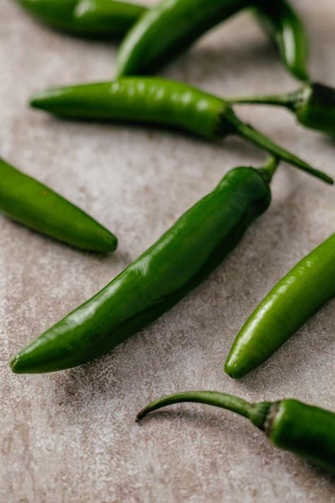 Roasted Serrano Peppers, Recipes Using Serrano Peppers, What To Do With Serrano Peppers, Serrano Pepper Recipes, Pepper Ideas, Pepper Poppers, Chinese Chili, Spicy Hot Chocolate, Serrano Peppers