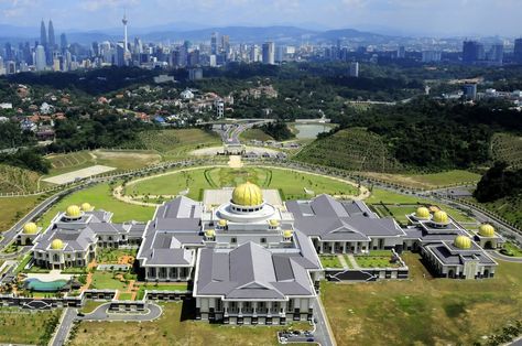 Istana Negara Malaysia Sultan Palace, Dream Mansion, Royal Palace, Cheap Flights, Guinness, Brunei, Country House, Dolores Park, Palace