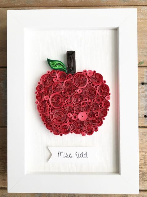 Paper Quilling Apple, Quiling Paper Art Easy, Quiling Paper Ideas, Paper Quilling Designs Easy, Quilling Fruits, Quilling For Kids, Easy Paper Quilling, Quiling Paper Art, Free Quilling Patterns