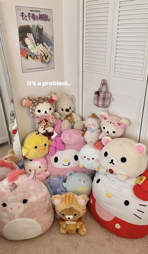 Plushie Corner Room, Bed Full Of Plushies, Bed With Plushies, Plushie Corner, Plush Room, Dream Bedroom Inspiration, Gaming Room Setup, Cute Bedroom Decor, Dreamy Room