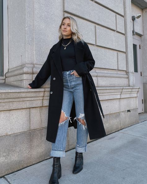 Classic Clean Outfits, Rome Outfits Winter Fashion Styles, Europe Winter Street Style, Spain Aesthetics Outfit Winter, London Street Style Winter 2022, Europe In The Winter Outfits, Classic Winter Fashion, Amsterdam Style Winter, Classic Style Outfits Winter