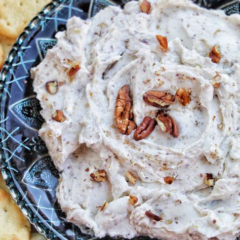 Goat Cheese & Fig Dip (3 Ingredients) - Homebody Eats Pear Cheese Recipes, Goat Cheese And Fig Dip, Fig And Goat Cheese Appetizer, Fig Dip, Fall Appetizer Recipes, Easy Fall Appetizers, Goat Cheese Dip Recipes, Goat Cheese Fig, Fig And Goat Cheese