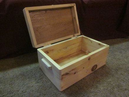 Keepsake Box Wood Keepsake Box Ideas, Diy Keepsake Box Ideas Wood, Woodworking Lamp, Woodworking Tools Router, Jet Woodworking Tools, Woodworking Kits, Woodworking Tools Storage, Woodworking Cabinets, Woodworking Storage