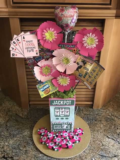 Paper slot machine bouquet with scratchers and chocolate poker chips. #silhouette #gambler #birthdaygift #21stbirthday #fathersday #mothersday #slotmachine #Vegas #Reno #birthday #thankyou #lucky #giftidea #slotmachinegift Scratchers Bouquet, Casino Basket Ideas, Casino Themed Gift Baskets, Gift Card Bouquet Birthday Girl, Casino Night Flower Arrangements, Scratchers Bouquet Lottery Tickets, Raffle Baskets, Poker Chips, Slot Machine