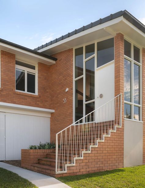 Inside An Architect’s Calming Mid-Century Queensland Pad Mid Century Modern Coastal, Brisbane Architects, Brunswick House, Front Verandah, 60s Home, Deck Outdoor, Front Facade, Brown Brick, 1950s House