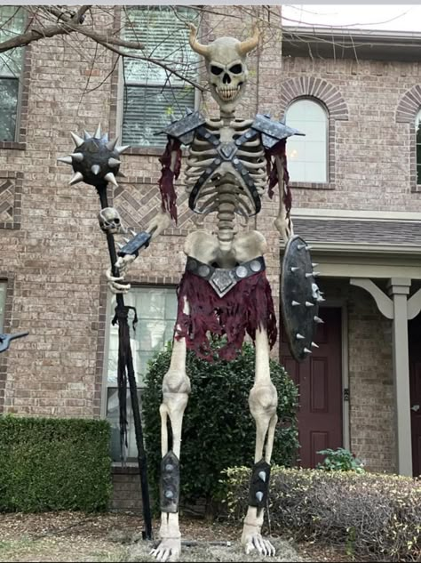 Groot Cosplay, 12 Foot Skeleton, Skeleton Ideas, Hay Bale Art, Giant Skeleton, Scary Halloween Decorations Outdoor, Halloween Decorations Outdoor, Outdoor Look, Halloween Makeup Diy