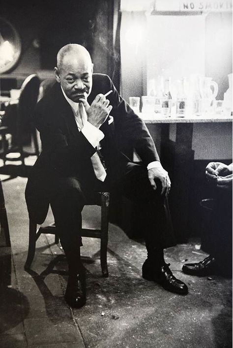 Coleman Hawkins Backstage at the Village Gate in New York City c.1963. Coleman Hawkins, Jim Marshall, Jazz Cat, Jazz Players, Free Jazz, Blues Musicians, Jazz Art, Jazz Artists, Cool Jazz