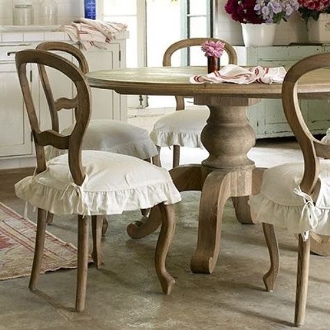 Shabby Chic Decorating, Muebles Shabby Chic, Shabby Chic Dining Room, Chic Dining Room, Shabby Chic Dining, Kitchen Table Chairs, Decoration Shabby, Shabby Chic Room, Shabby Chic Dresser