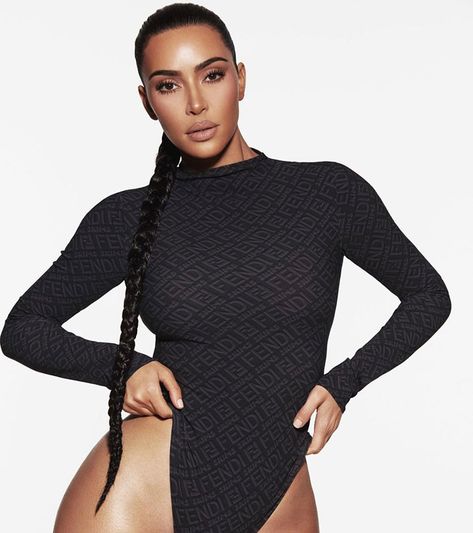 Estilo Kim Kardashian, Fendi Top, Estilo Kardashian, Black Bodysuit Longsleeve, Kim Kardashian Style, Body Suit Outfits, Shapewear Bodysuit, New Girlfriend, Kardashian Style