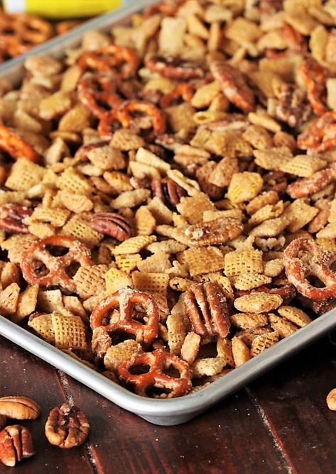 Crispix Snack Mix Recipe, Sweet Party Mix Recipe, Chex Mix Recipes Spicy, Spicy Chex Mix, Salty Chex Mix, Chex Mix Recipes Sweet, Sweet Chex, Party Mix Recipe, Homemade Chex Mix