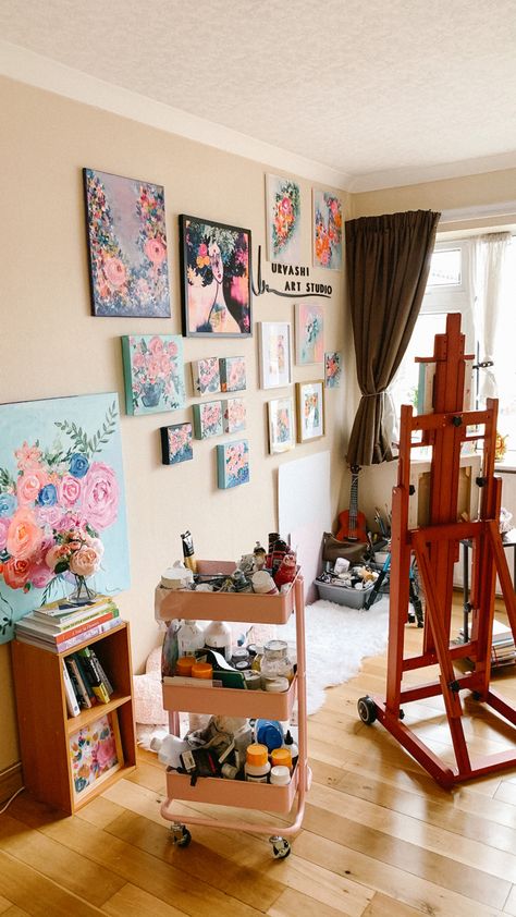 Artist Room Aesthetic, Art Room Ideas, Dream Art Room, Home Art Studio, Painting Corner, Artistic Room, Small Art Studio, Artist Bedroom, Welcome To My Home