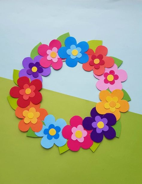 Colourful Paper Flower Wreath Craft - Ottawa Mommy Club Colour Paper Craft Ideas, Craft With Colour Paper, Spring Wreath Craft For Kids, Diy Paper Wreath Easy, Colour Paper Craft, Spring Wreath Craft, Diy Flower Decorations, Diy Flower Craft, Flower Wreath Diy