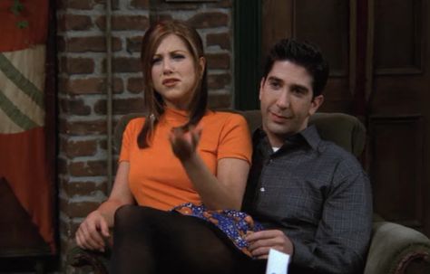 Green Orange Outfit, Friends Season 3, Rachel Green Hair, Emily Ratajkowski Outfits, Fashion Assistant, Rachel Green Outfits, Rachel Friends, Teacher Outfits Fall, Ross And Rachel