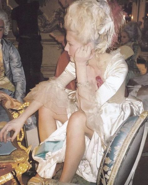 Sofia Coppola Style, Marie Antoinette 2006, What Makes You Unique, Mazzy Star, Sofia Coppola, Kirsten Dunst, Marie Antoinette, New Wave, Eat Cake