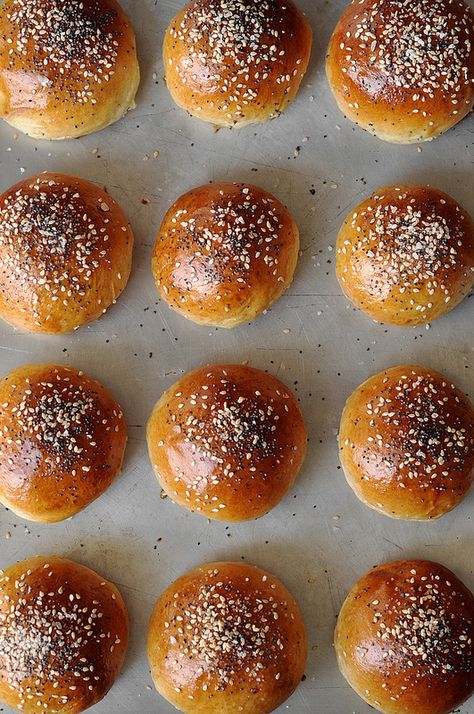 (Everything) Slider Buns - The Candid Appetite Challah Rolls, Spent Grain, Yeast Breads, Slider Buns, Happy Belly, Savoury Recipes, Bread Bun, Sweet Breads, Burger Buns