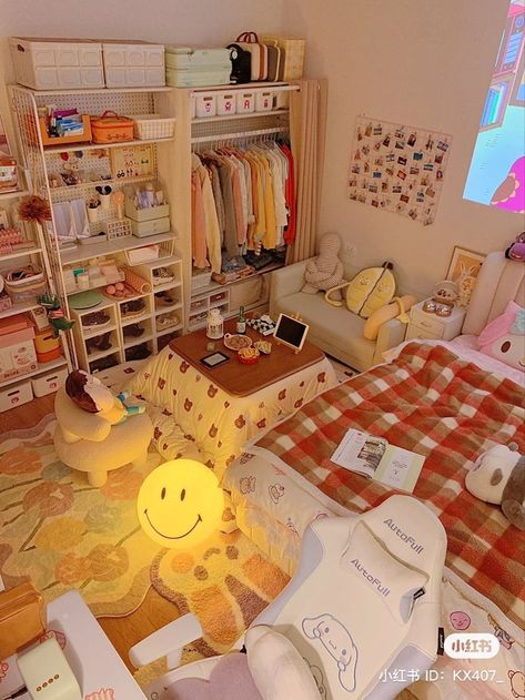 Geeky Bedroom Ideas, Kawaii Dorm Room, Rectangular Bedroom Ideas, Place Aesthetic, Bedroom Aesthetics, Summer Bedroom, Pastel Room, Study Room Decor, Room Deco