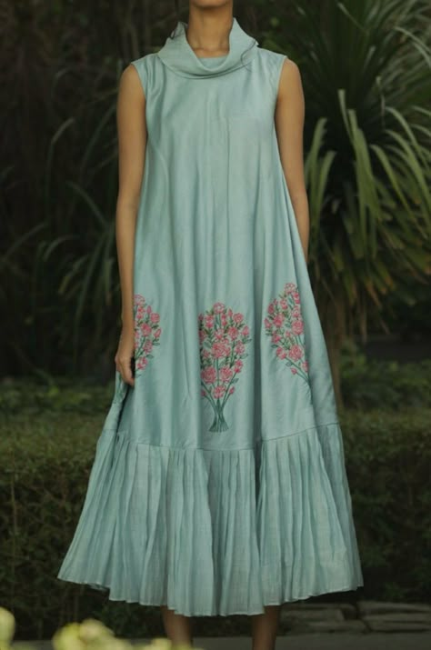 Kurta Neck Designs Women, Kurta Neck Designs, Dress Design For Women, Silk Dress Design, Teenage Dress, Raw Silk Dress, Frocks And Gowns, Fusion Wear, Casual Frocks