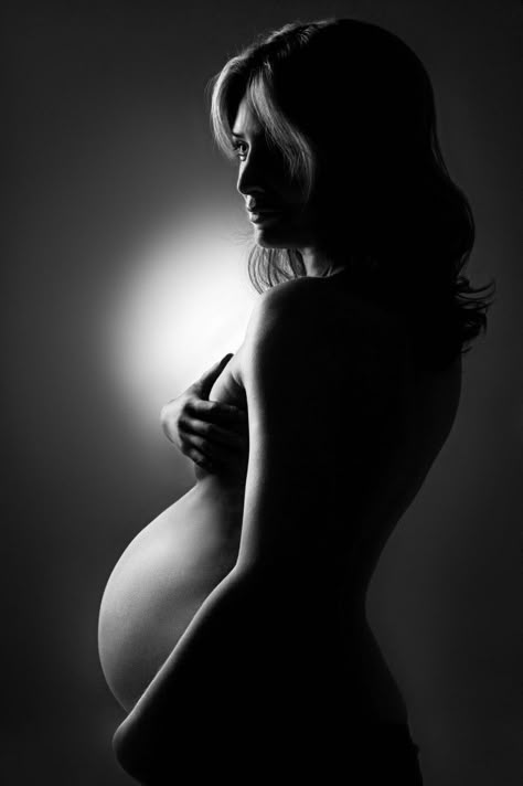 Body Flow, Baby Fotografie, Maternity Studio, A Pregnant Woman, Beautiful Pregnancy, Bump Photos, Maternity Inspiration, Pregnancy Photo, Maternity Photography Poses