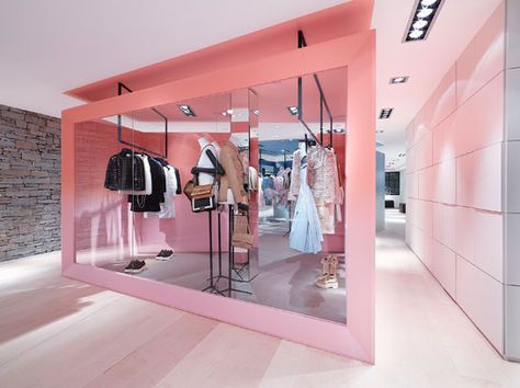 chanel pop up store - Google Search Clothing Store Interior Design, Clothing Store Interior, Store Concept, Clothing Store Design, Store Design Boutique, Outfit Essentials, Design Café, Foto Tips, Retail Store Design