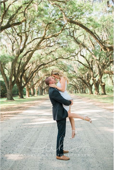 Wormsloe Historic #savannahphotography #engagement #ring #andreakreyphotography #kiss #lift #classy Engagement Photos Lift, Lift Couple Photo, Height Difference Couple Photos, Short Wife And Tall Husband Poses, Engagement Photo Poses Height Difference, Engagement Photo Shoot Poses, Pre Shoot, Engagement Beach, Short Couples