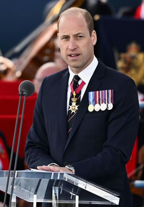 Prince William wears his medals and neck order William Prince Of Wales, Prince Of Wales Check Suit, William And Kate Pda, Prince Of Wales Hotel Canada, Prince William 1997, Prince Harry Military, British Family, Prince Williams, Principe William