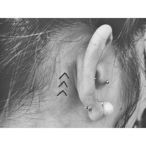 20 Tiny, Beautiful Micro Tattoos That Prove Subtle Things Can Be The Most Powerful — PHOTOS Back Ear Tattoo, Element Tattoo, Behind Ear Tattoos, Permanente Make-up, Small Tattoos With Meaning, Arrow Tattoos, Small Tattoos For Guys, Sister Tattoos, Little Tattoos