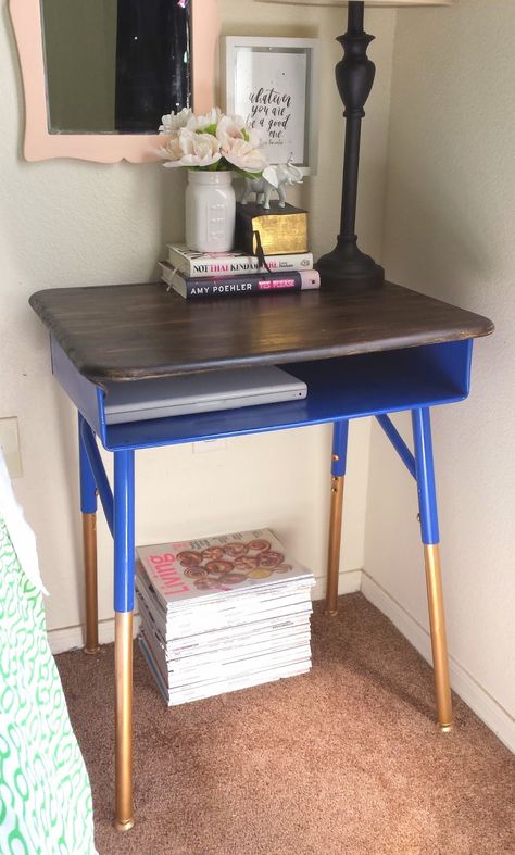 School Desk Makeover Diy, Old School Desk Makeover, Refinished School Desk, School Desk Redo, Upcycle School Desk, School Desk Makeover, Desk Redo, School Tables, School Desks