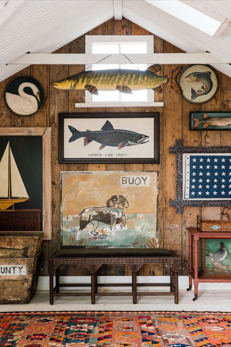 Vintage Adirondack Decor, Summer Camp Interior Design, Eclectic Lake House Decor, Goodwill Decor Ideas, Vintage Lake Cabin, Lake Love Aesthetic, Eclectic Lake House, Modern Americana Aesthetic, Vintage Beach House Aesthetic