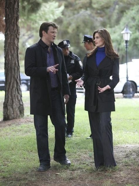 Nathan Fillion and Stana Katic in Castle (2009) Castle 2009, Castle Series, Castle Tv Series, Castle Pictures, Richard Castle, Castle Tv Shows, Castle Beckett, Uss Enterprise Star Trek, Castle Tv