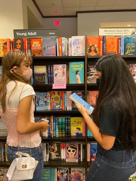 National Bookstore Aesthetic, Reading Motivation, Library Aesthetic, Girl Reading, Teenage Dream, Book Girl, Book Store, I Love Books, Book Aesthetic