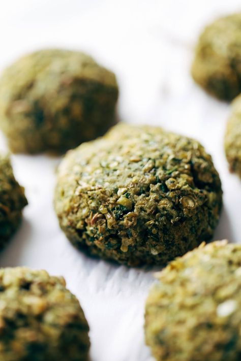 Easy baked falafel at home in 30 minutes WITHOUT deep frying! Features lentils, herbs, garlic, lemon juice. Use in salads, sandwiches, healthy recipes. Easy Falafel, Cilantro Parsley, Pinch Of Yum, Baked Falafel, Falafel Recipe, Falafels, Deep Frying, Lentil Recipes, 5 Ingredient