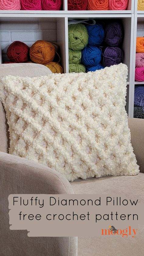 Crochet Cushion Covers, Crocheted Pillow, Crochet Furniture, Chunky Yarn Crochet, Crochet Pillow Patterns Free, Crochet Pillow Cases, Crochet Cushion Pattern, Cushion Cover Pattern, Throw Pillow Pattern