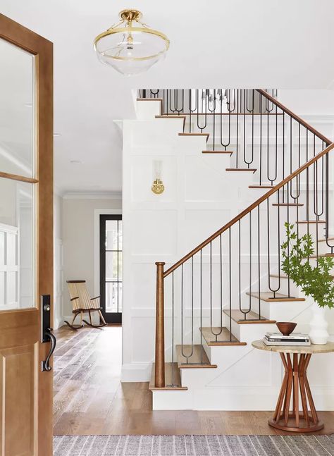 Here's Proof That Stair Railing Ideas Aren't One Size Fits All Transitional Staircase, Staircase Styles, Em Henderson, Staircase Railings, Emily Henderson, Wood Stairs, Entryway Furniture, Stair Railing, Staircase Design