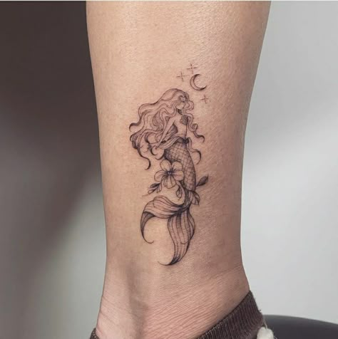 Cute Fantasy Tattoo, Fine Work Tattoo, Beautiful Mermaid Tattoo, Mermaid Sisters Tattoo, Pretty Mermaid Tattoo, Feminine Hawaiian Tattoos, Delicate Mermaid Tattoo, Floral Mermaid Tattoo, Mermaid Spine Tattoo