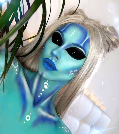 Optyk Rozmus on Instagram: “Talented Polish makeup artist @havrri dressed up and ready for a visit in Area 51 😂👽 Black sclera lenses: Sabertooth from…” Alien Face Paint, Alien Costume Women, Alien Halloween Makeup, Alien Make-up, Sclera Lenses, Sclera Contacts, Black Sclera, Alien Halloween Costume, Pretty Wigs